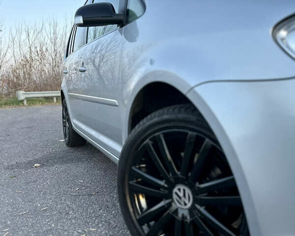 Сірий Фольксваген Туран, об'ємом двигуна 1.4 л та пробігом 248 тис. км за 7500 $, фото 14 на Automoto.ua