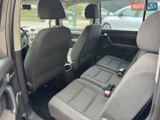 Серый Фольксваген Туран, объемом двигателя 1.6 л и пробегом 232 тыс. км за 7200 $, фото 12 на Automoto.ua