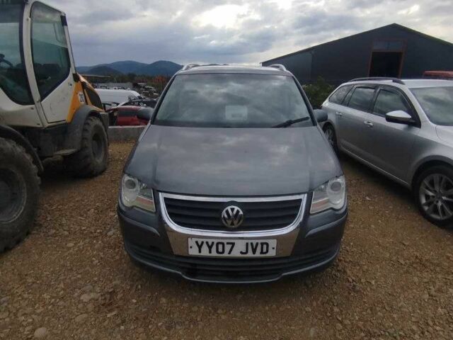 Серый Фольксваген Туран, объемом двигателя 1.9 л и пробегом 250 тыс. км за 3400 $, фото 3 на Automoto.ua