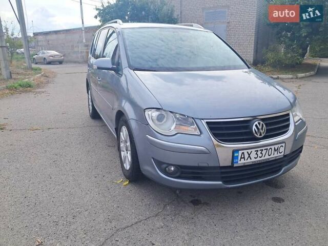 Серый Фольксваген Туран, объемом двигателя 1.4 л и пробегом 209 тыс. км за 6500 $, фото 5 на Automoto.ua