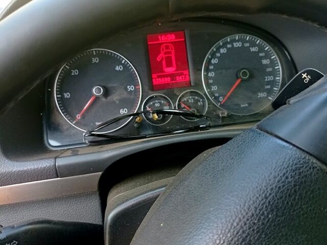 Серый Фольксваген Туран, объемом двигателя 2 л и пробегом 520 тыс. км за 3500 $, фото 6 на Automoto.ua