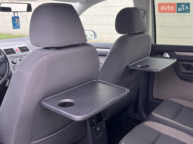 Сірий Фольксваген Туран, об'ємом двигуна 1.4 л та пробігом 48 тис. км за 8999 $, фото 46 на Automoto.ua