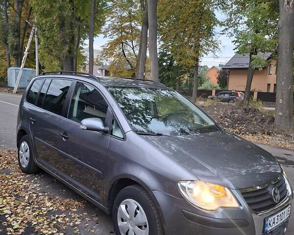 Сірий Фольксваген Туран, об'ємом двигуна 1.39 л та пробігом 295 тис. км за 6000 $, фото 10 на Automoto.ua