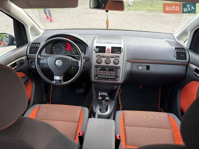 Серый Фольксваген Туран, объемом двигателя 1.39 л и пробегом 257 тыс. км за 7100 $, фото 18 на Automoto.ua