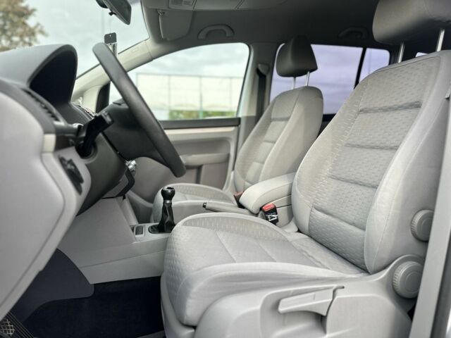 Серый Фольксваген Туран, объемом двигателя 1.6 л и пробегом 228 тыс. км за 8000 $, фото 6 на Automoto.ua