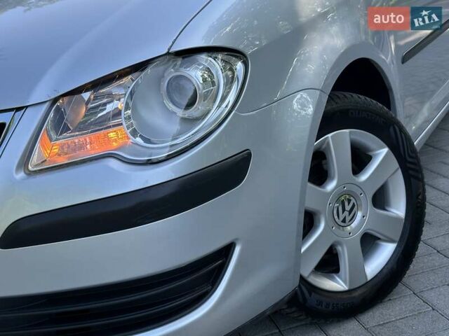 Сірий Фольксваген Туран, об'ємом двигуна 1.6 л та пробігом 230 тис. км за 6750 $, фото 22 на Automoto.ua