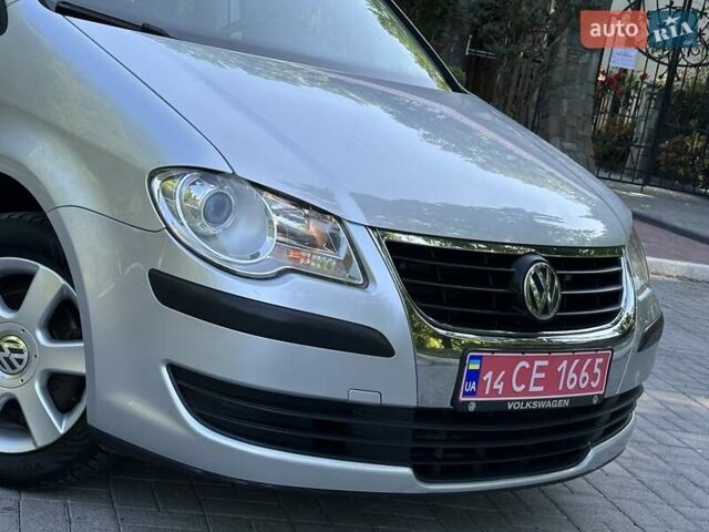 Сірий Фольксваген Туран, об'ємом двигуна 1.6 л та пробігом 230 тис. км за 6750 $, фото 51 на Automoto.ua