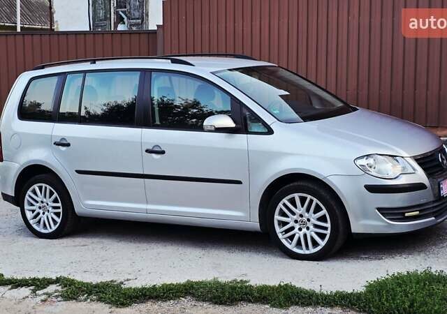 Сірий Фольксваген Туран, об'ємом двигуна 1.6 л та пробігом 225 тис. км за 7777 $, фото 10 на Automoto.ua