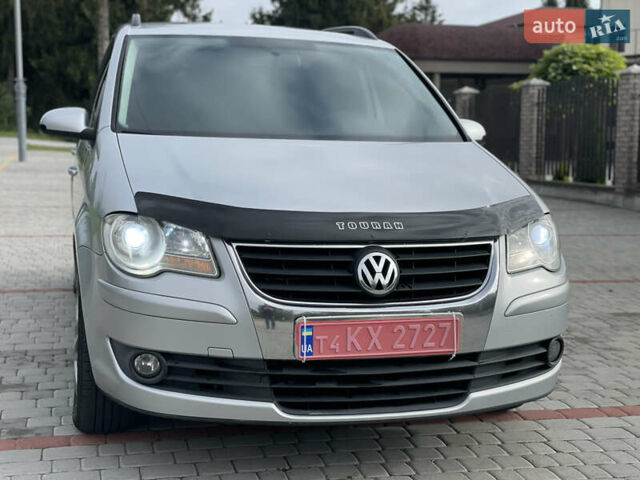 Серый Фольксваген Туран, объемом двигателя 1.9 л и пробегом 263 тыс. км за 7400 $, фото 5 на Automoto.ua