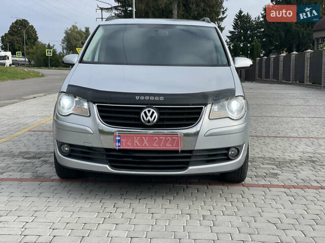 Серый Фольксваген Туран, объемом двигателя 1.9 л и пробегом 263 тыс. км за 7400 $, фото 4 на Automoto.ua