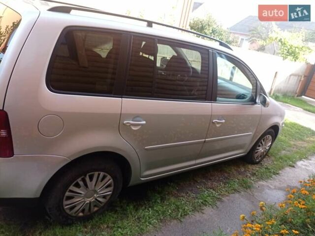 Сірий Фольксваген Туран, об'ємом двигуна 1.6 л та пробігом 285 тис. км за 6000 $, фото 1 на Automoto.ua