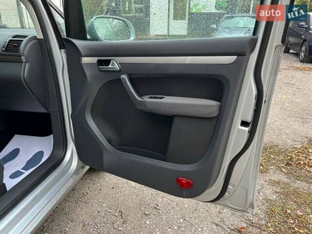 Серый Фольксваген Туран, объемом двигателя 1.6 л и пробегом 262 тыс. км за 6700 $, фото 18 на Automoto.ua