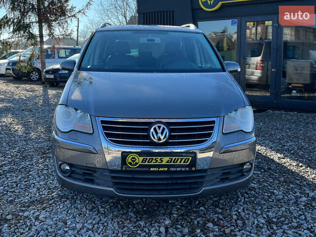 Серый Фольксваген Туран, объемом двигателя 1.39 л и пробегом 242 тыс. км за 7000 $, фото 1 на Automoto.ua