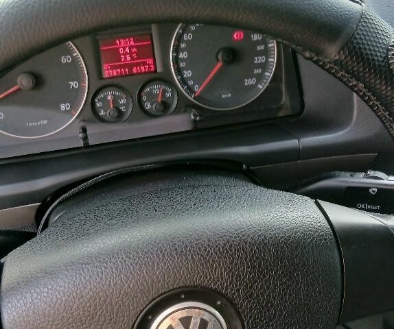 Серый Фольксваген Туран, объемом двигателя 1.4 л и пробегом 277 тыс. км за 6300 $, фото 7 на Automoto.ua