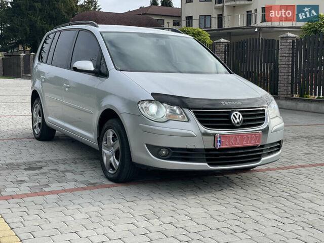 Серый Фольксваген Туран, объемом двигателя 1.9 л и пробегом 263 тыс. км за 7400 $, фото 6 на Automoto.ua