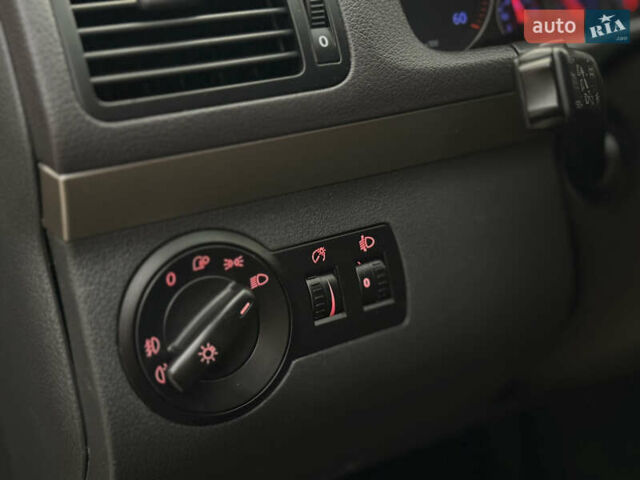 Сірий Фольксваген Туран, об'ємом двигуна 1.9 л та пробігом 221 тис. км за 6600 $, фото 25 на Automoto.ua