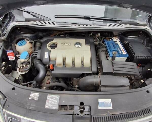 Сірий Фольксваген Туран, об'ємом двигуна 1.9 л та пробігом 270 тис. км за 7300 $, фото 9 на Automoto.ua