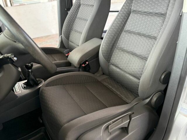 Серый Фольксваген Туран, объемом двигателя 2 л и пробегом 260 тыс. км за 5300 $, фото 6 на Automoto.ua