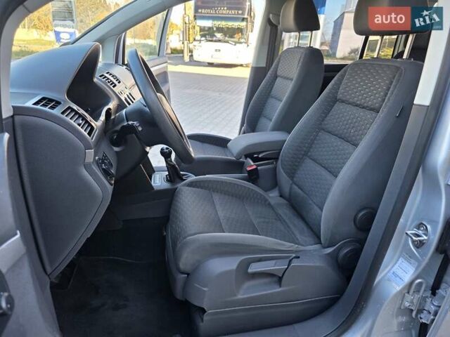 Серый Фольксваген Туран, объемом двигателя 1.6 л и пробегом 225 тыс. км за 6700 $, фото 25 на Automoto.ua