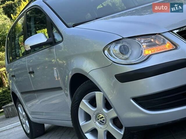 Сірий Фольксваген Туран, об'ємом двигуна 1.6 л та пробігом 230 тис. км за 6750 $, фото 42 на Automoto.ua