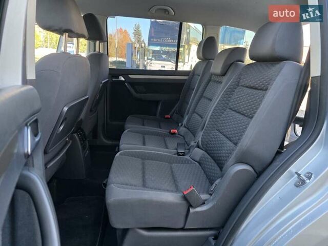 Серый Фольксваген Туран, объемом двигателя 1.6 л и пробегом 225 тыс. км за 6700 $, фото 28 на Automoto.ua