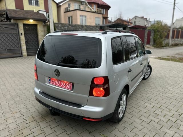 Серый Фольксваген Туран, объемом двигателя 1.6 л и пробегом 215 тыс. км за 6500 $, фото 4 на Automoto.ua