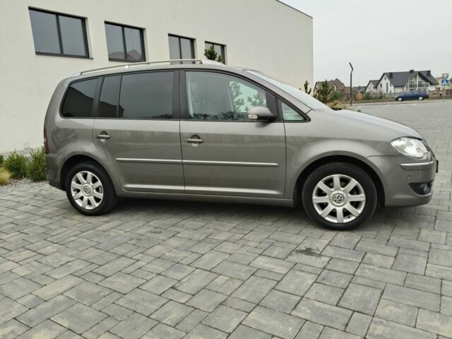 Серый Фольксваген Туран, объемом двигателя 0 л и пробегом 213 тыс. км за 7300 $, фото 1 на Automoto.ua