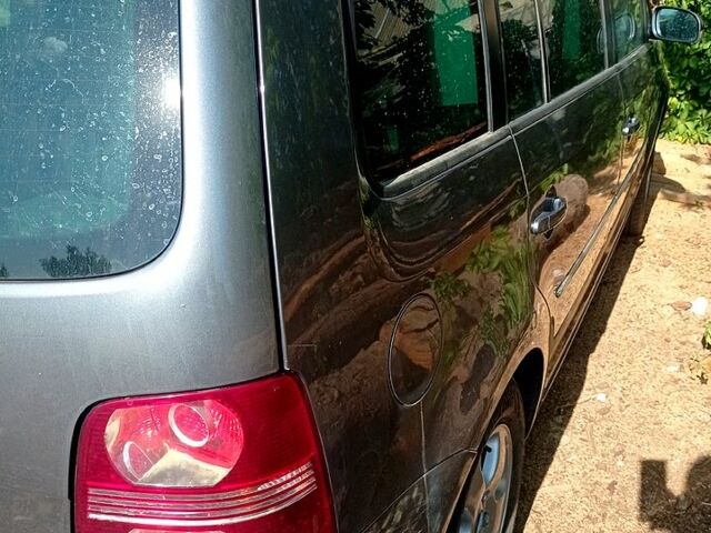 Серый Фольксваген Туран, объемом двигателя 2 л и пробегом 520 тыс. км за 3500 $, фото 3 на Automoto.ua