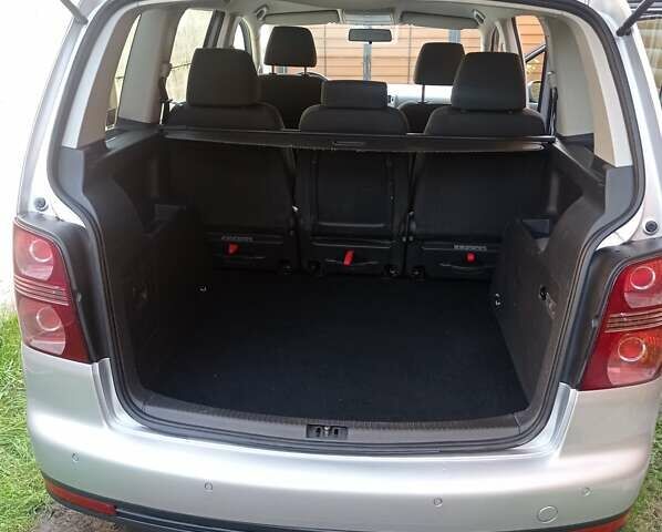 Сірий Фольксваген Туран, об'ємом двигуна 1.6 л та пробігом 285 тис. км за 6000 $, фото 6 на Automoto.ua