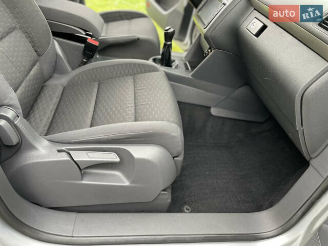 Серый Фольксваген Туран, объемом двигателя 1.9 л и пробегом 263 тыс. км за 7400 $, фото 26 на Automoto.ua