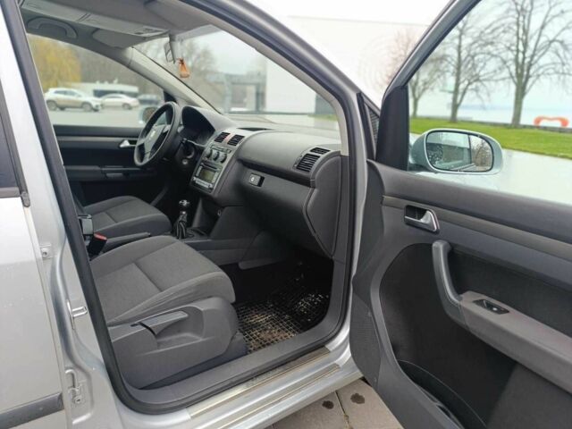 Серый Фольксваген Туран, объемом двигателя 1.6 л и пробегом 237 тыс. км за 7100 $, фото 14 на Automoto.ua