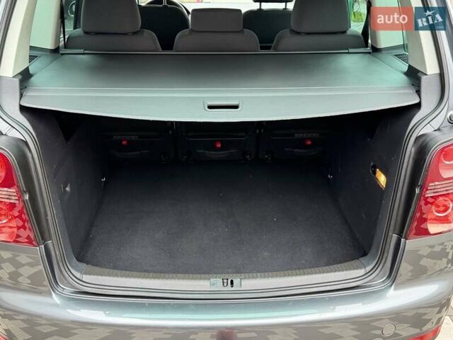 Серый Фольксваген Туран, объемом двигателя 1.6 л и пробегом 251 тыс. км за 6950 $, фото 36 на Automoto.ua