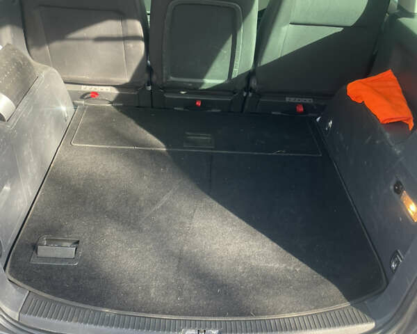 Серый Фольксваген Туран, объемом двигателя 1.39 л и пробегом 220 тыс. км за 4800 $, фото 19 на Automoto.ua