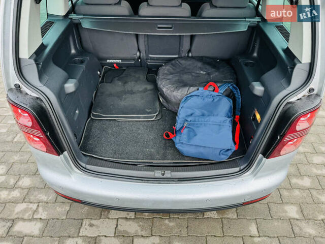 Серый Фольксваген Туран, объемом двигателя 2 л и пробегом 245 тыс. км за 7300 $, фото 23 на Automoto.ua