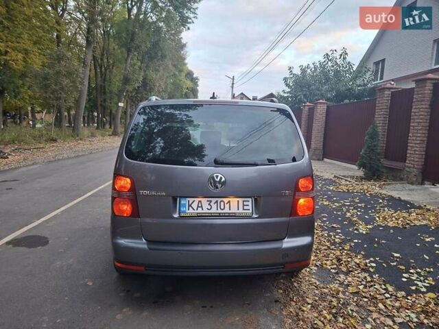 Сірий Фольксваген Туран, об'ємом двигуна 1.39 л та пробігом 295 тис. км за 6000 $, фото 7 на Automoto.ua
