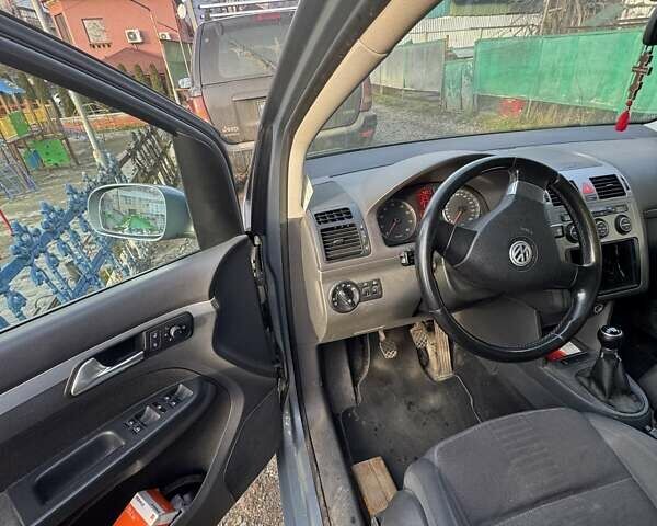 Сірий Фольксваген Туран, об'ємом двигуна 1.4 л та пробігом 300 тис. км за 5600 $, фото 3 на Automoto.ua