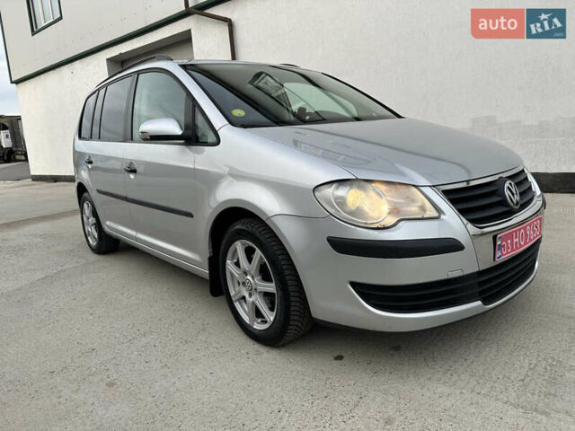 Серый Фольксваген Туран, объемом двигателя 1.6 л и пробегом 215 тыс. км за 6800 $, фото 19 на Automoto.ua