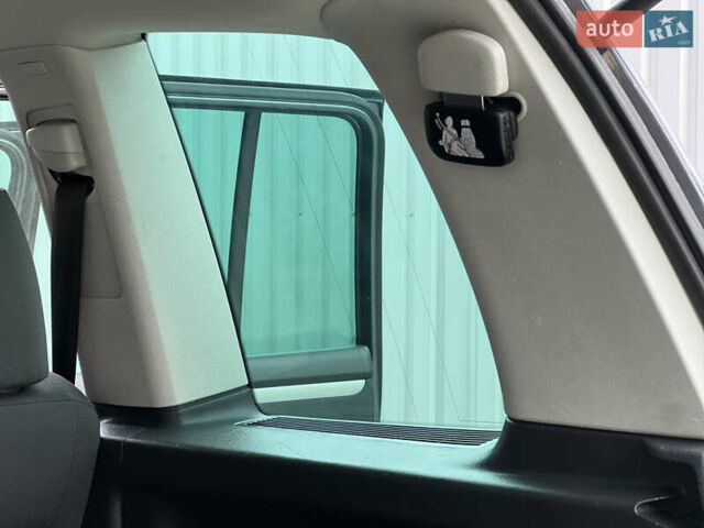 Серый Фольксваген Туран, объемом двигателя 1.6 л и пробегом 217 тыс. км за 8200 $, фото 85 на Automoto.ua