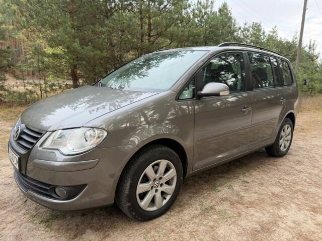 Серый Фольксваген Туран, объемом двигателя 1.6 л и пробегом 246 тыс. км за 5950 $, фото 1 на Automoto.ua