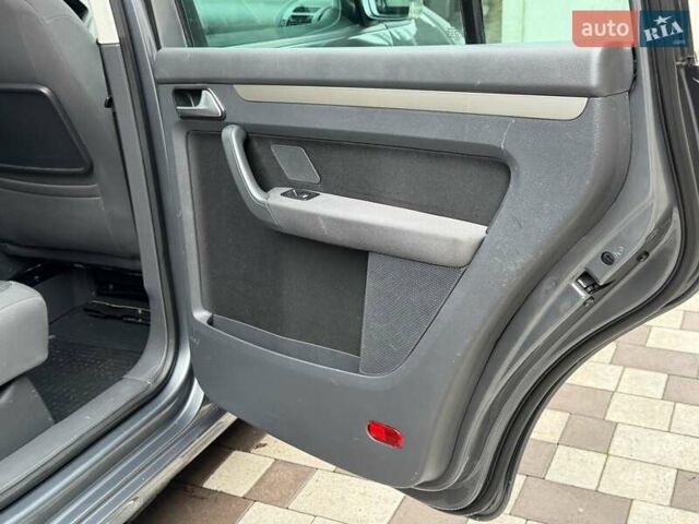 Серый Фольксваген Туран, объемом двигателя 1.6 л и пробегом 251 тыс. км за 6950 $, фото 40 на Automoto.ua