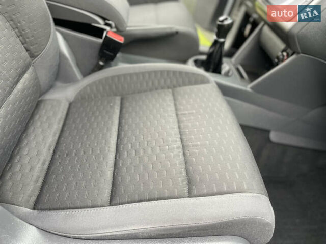 Серый Фольксваген Туран, объемом двигателя 1.9 л и пробегом 263 тыс. км за 7400 $, фото 27 на Automoto.ua