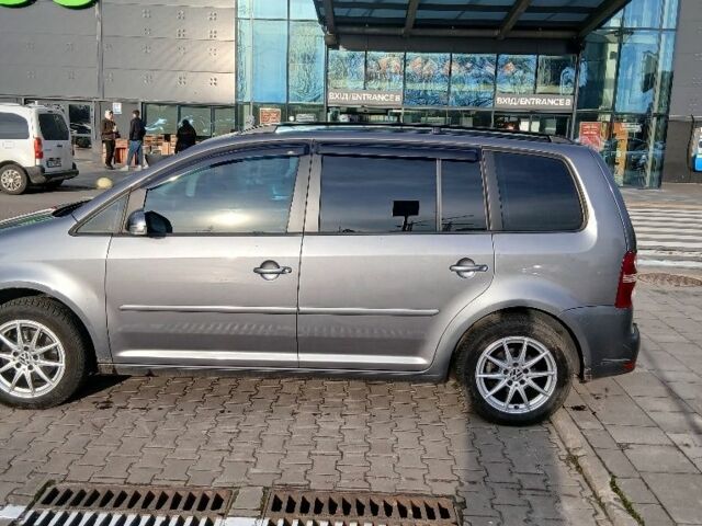 Серый Фольксваген Туран, объемом двигателя 1.4 л и пробегом 277 тыс. км за 6300 $, фото 12 на Automoto.ua