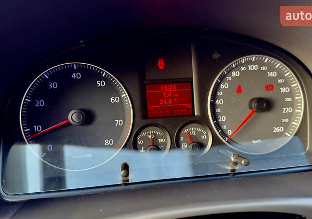 Сірий Фольксваген Туран, об'ємом двигуна 1.6 л та пробігом 218 тис. км за 8400 $, фото 26 на Automoto.ua