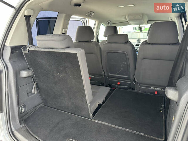 Серый Фольксваген Туран, объемом двигателя 1.6 л и пробегом 215 тыс. км за 6800 $, фото 36 на Automoto.ua