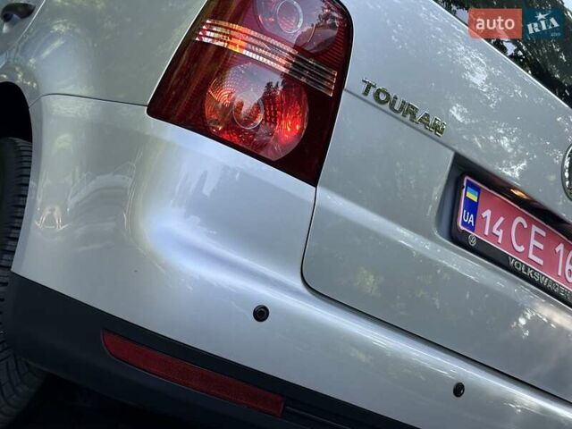 Сірий Фольксваген Туран, об'ємом двигуна 1.6 л та пробігом 230 тис. км за 6750 $, фото 63 на Automoto.ua