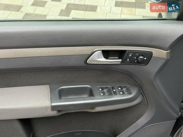 Серый Фольксваген Туран, объемом двигателя 1.6 л и пробегом 251 тыс. км за 6950 $, фото 20 на Automoto.ua