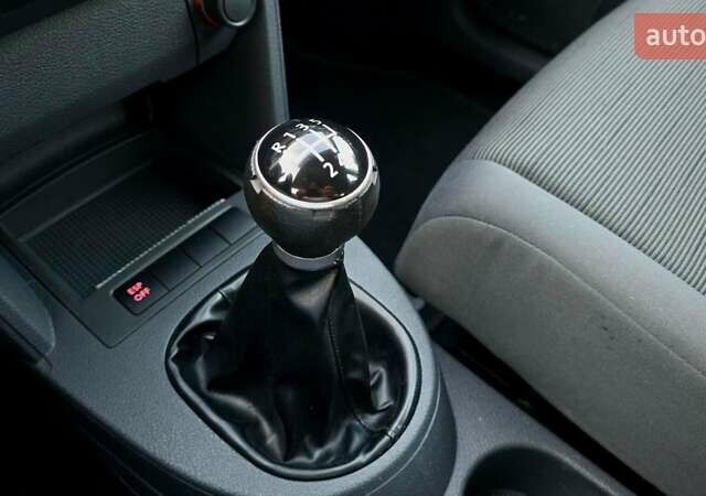 Сірий Фольксваген Туран, об'ємом двигуна 1.6 л та пробігом 225 тис. км за 7777 $, фото 33 на Automoto.ua