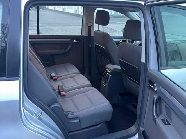 Серый Фольксваген Туран, объемом двигателя 1.9 л и пробегом 250 тыс. км за 3450 $, фото 18 на Automoto.ua