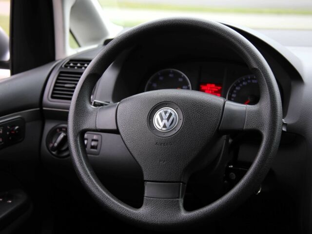 Серый Фольксваген Туран, объемом двигателя 1.6 л и пробегом 218 тыс. км за 8600 $, фото 14 на Automoto.ua