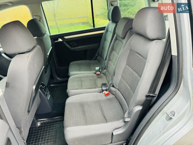 Серый Фольксваген Туран, объемом двигателя 2 л и пробегом 245 тыс. км за 7300 $, фото 21 на Automoto.ua